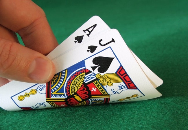 content image - poker players