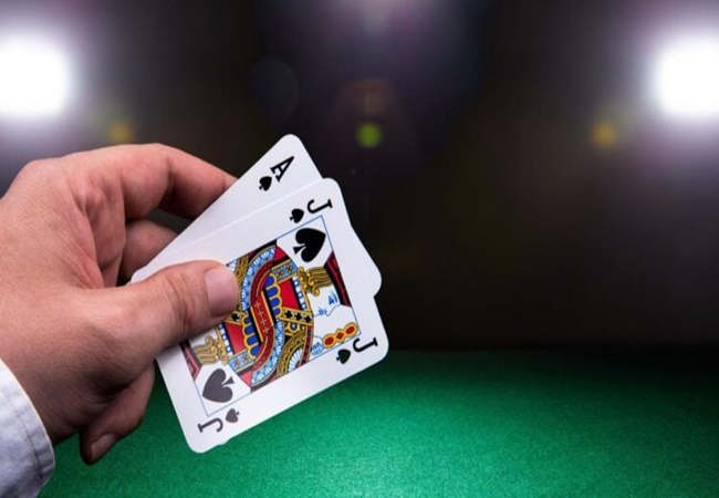 featured image - poker players