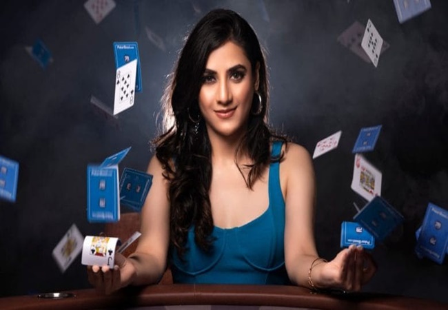 content image - poker players